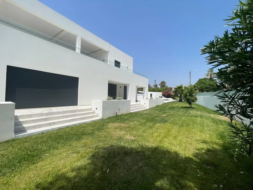 Vale Centeanes, Carvoeiro: moradia remodelada