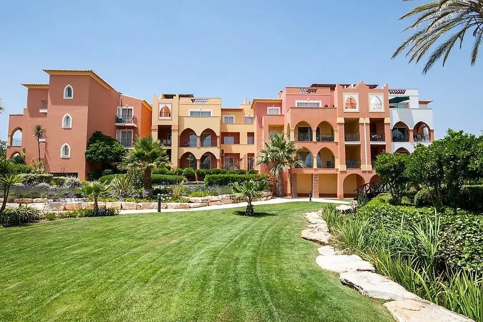 Jardim da Meia Praia, Lagos: remodelação de apartamento